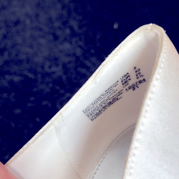 SZ 8 WHITE SATIN FLATS WITH RHINESTONES NWT - Picture 7 of 8